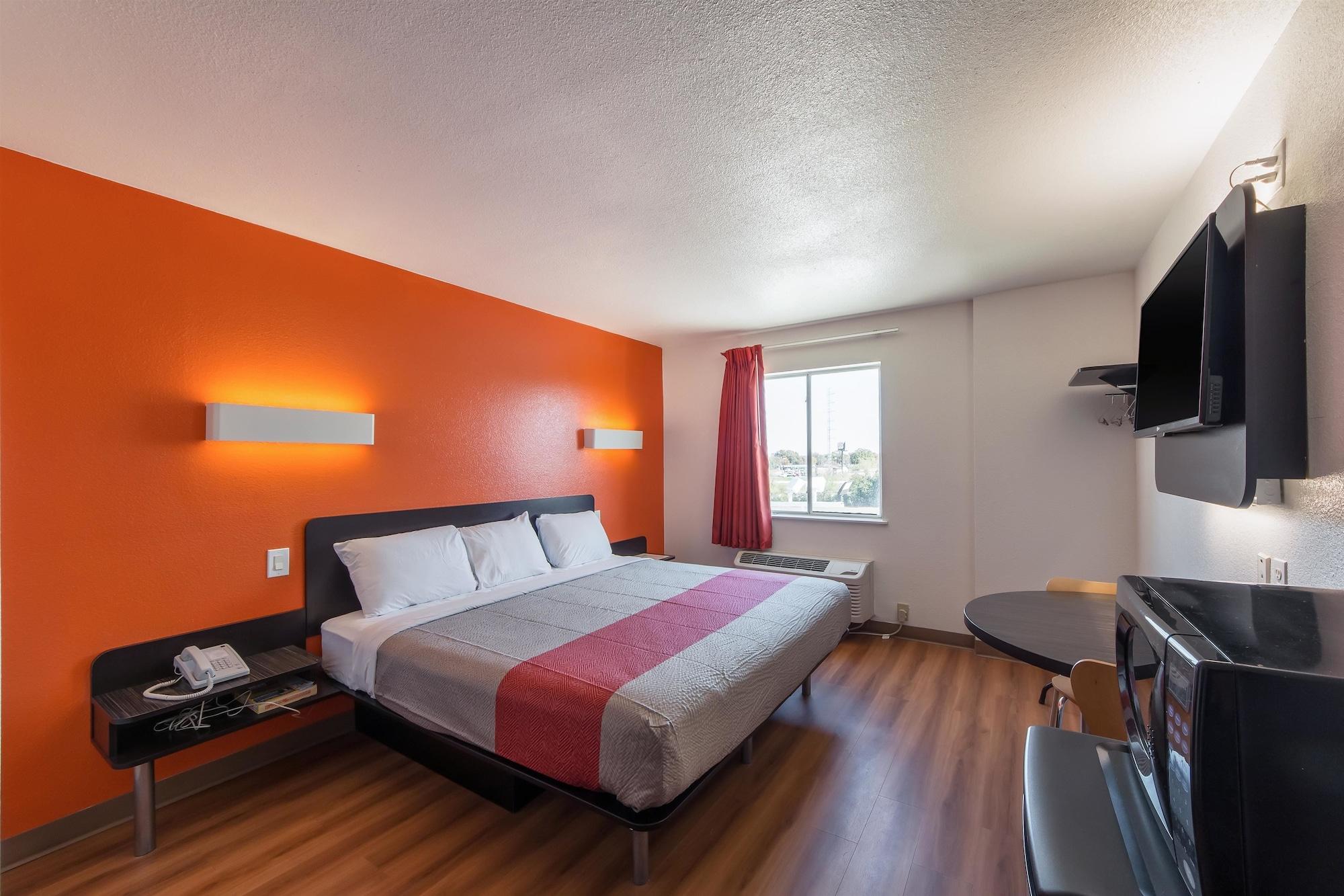 Motel 6-San Antonio, Tx - Downtown - Alamo Dome Екстериор снимка