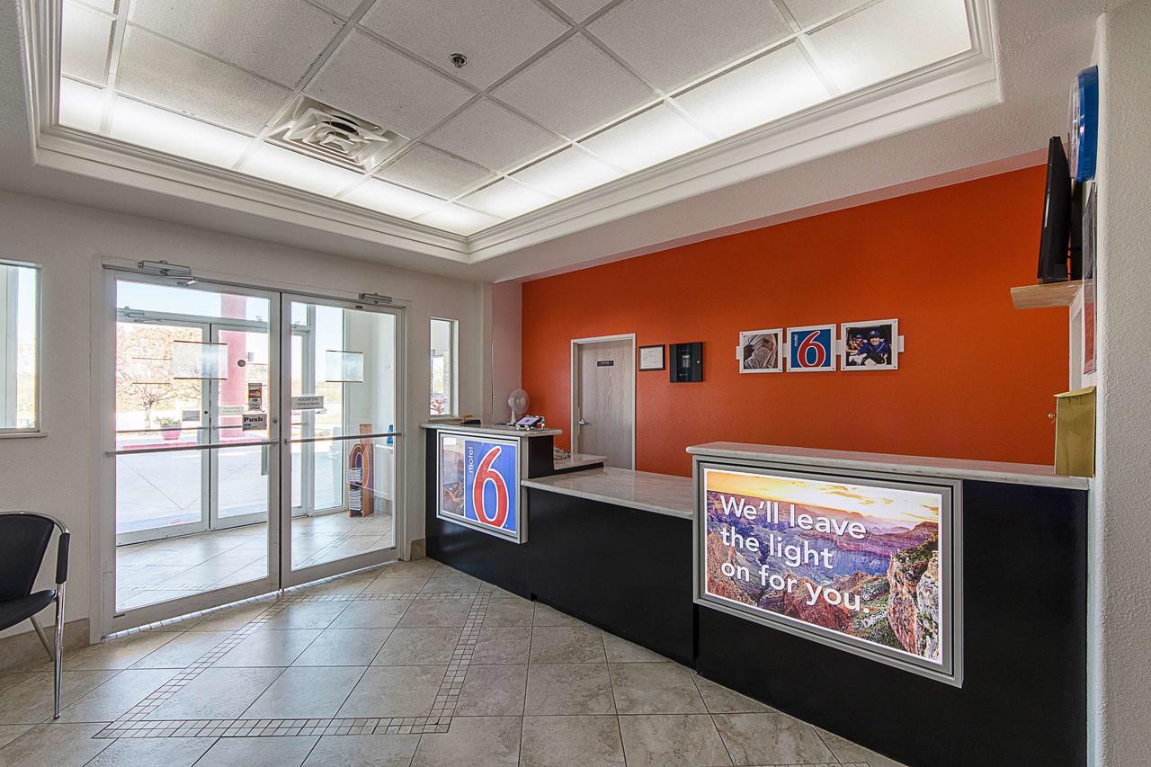 Motel 6-San Antonio, Tx - Downtown - Alamo Dome Екстериор снимка