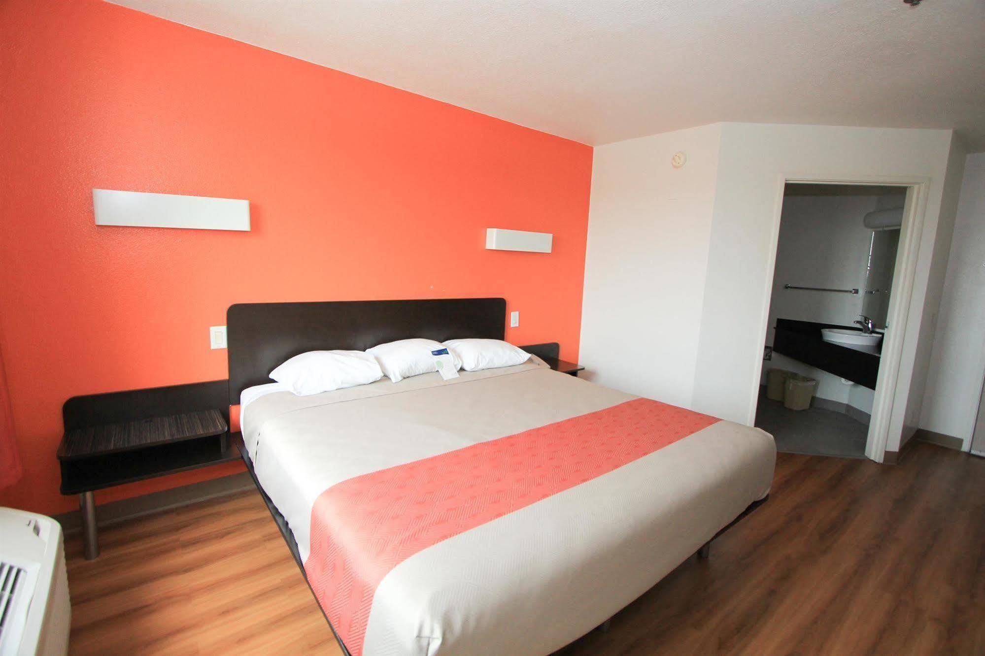 Motel 6-San Antonio, Tx - Downtown - Alamo Dome Екстериор снимка