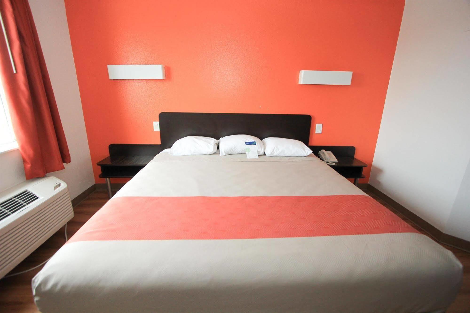 Motel 6-San Antonio, Tx - Downtown - Alamo Dome Екстериор снимка