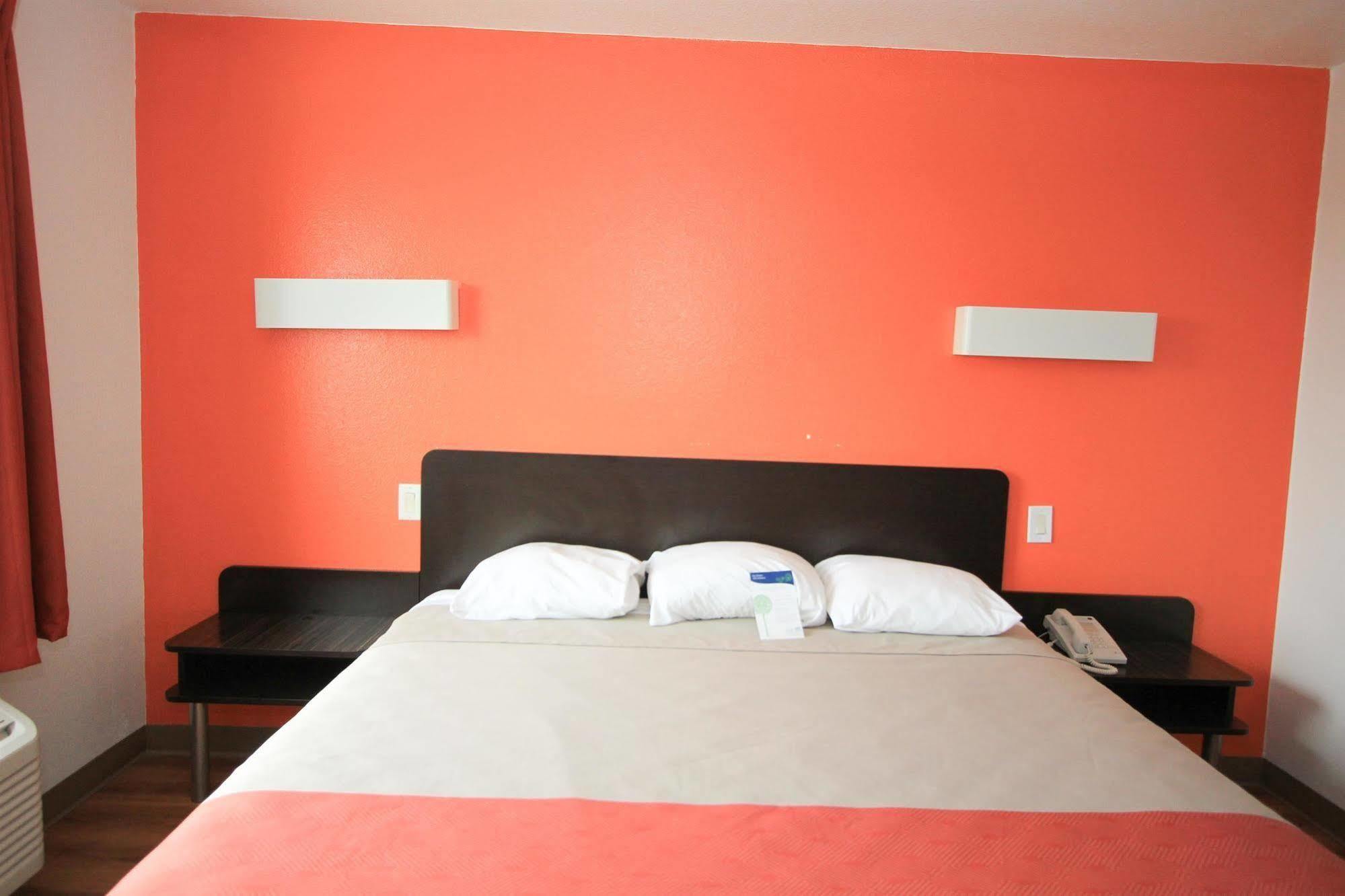 Motel 6-San Antonio, Tx - Downtown - Alamo Dome Екстериор снимка