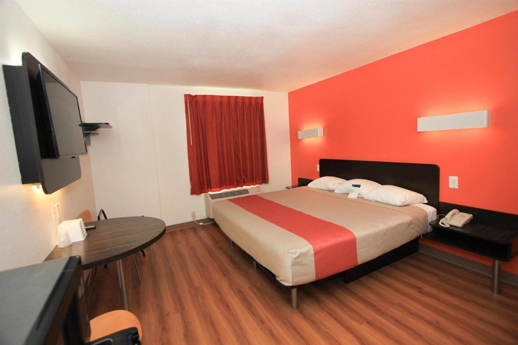 Motel 6-San Antonio, Tx - Downtown - Alamo Dome Екстериор снимка